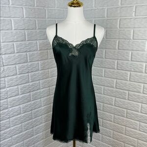 VICTORIAS SECRET SATIN EMERALD GREEN WITH RHINESTONES AND LACE CHEMISE SLIP SZ S